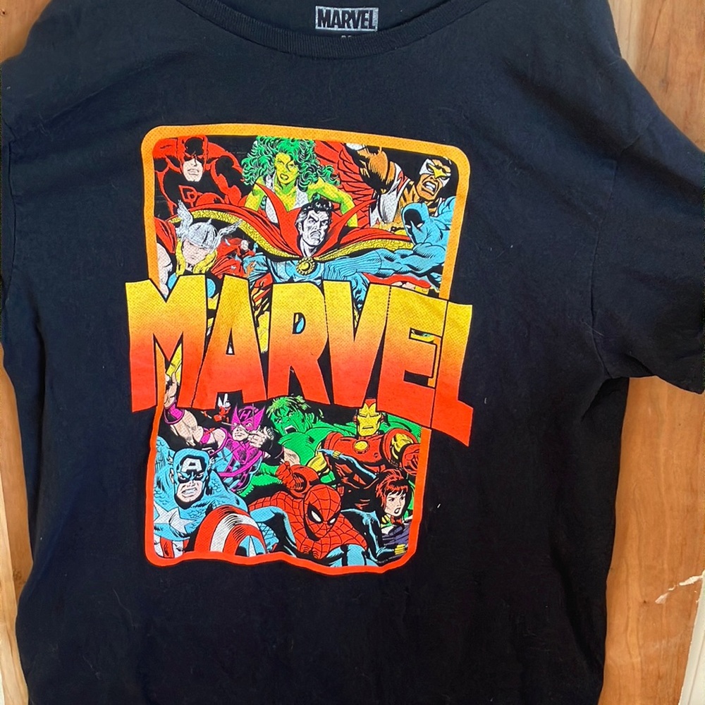 Black men’s Marvel T-shirt